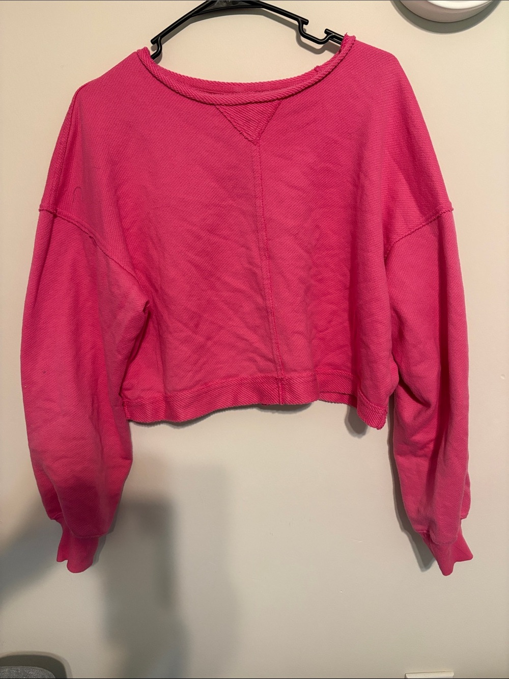 SO Bright Pink Cropped Pullover Sweatshirt-wide neck